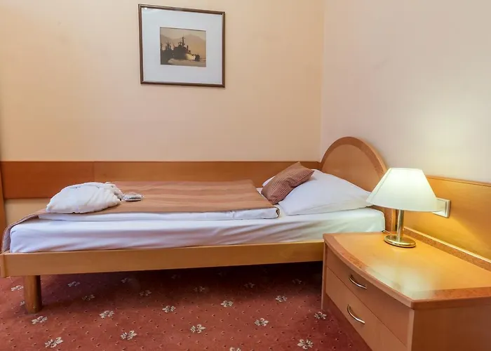 Ensana Hvězda - Imperiál - Neapol 4*